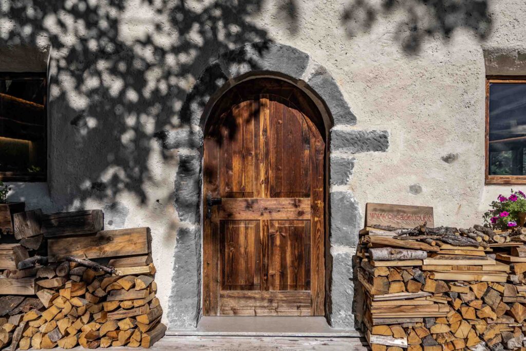 Cesa del Louf - Main entrance exterior