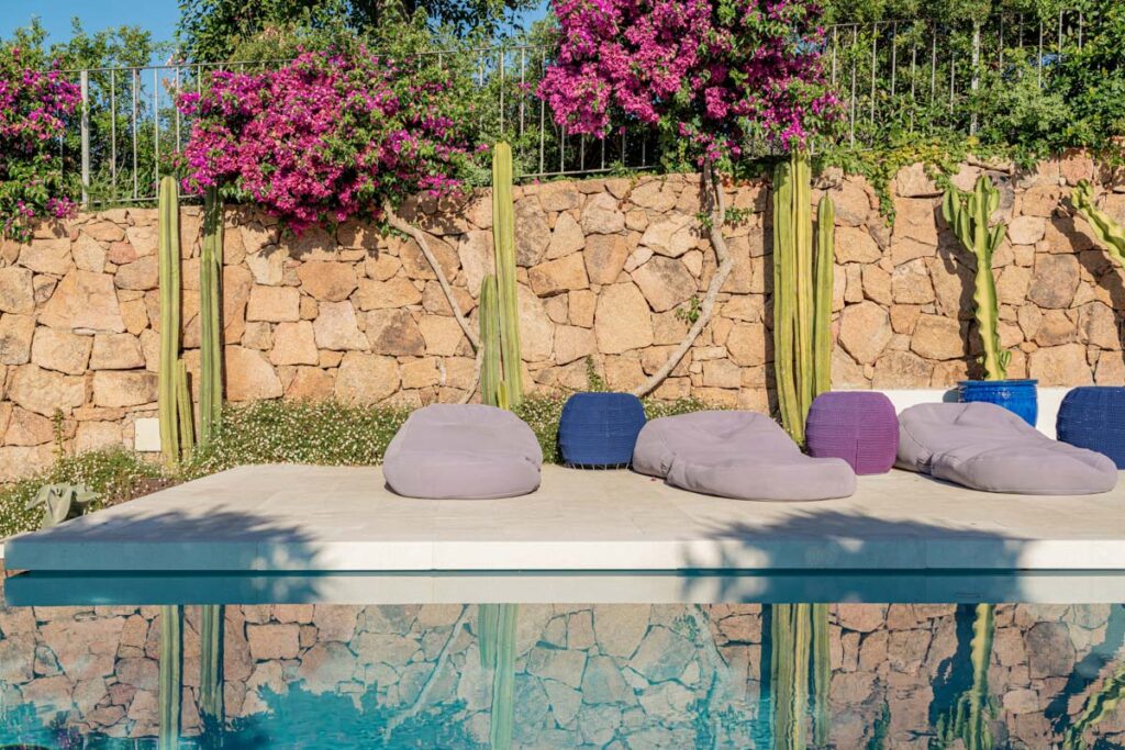 Villa Puntaldia White - Swimming pool lounge