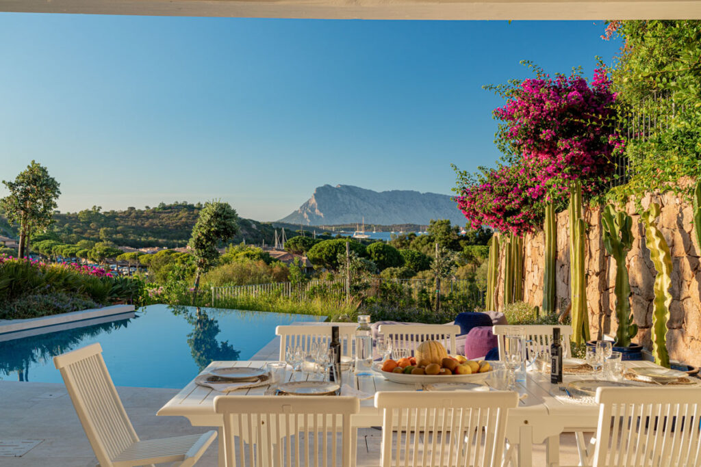 Villa Puntaldia White - Tavolara view