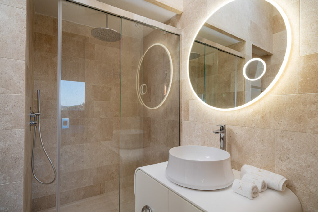 Villa Puntaldia White - Bathroom
