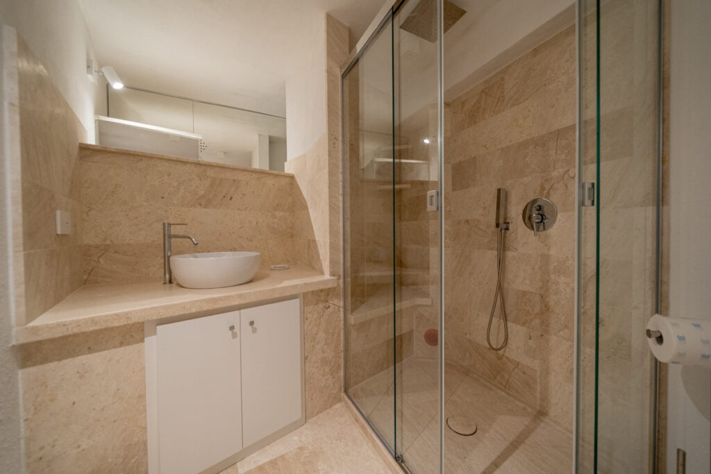 Villa Puntaldia White - Bathroom