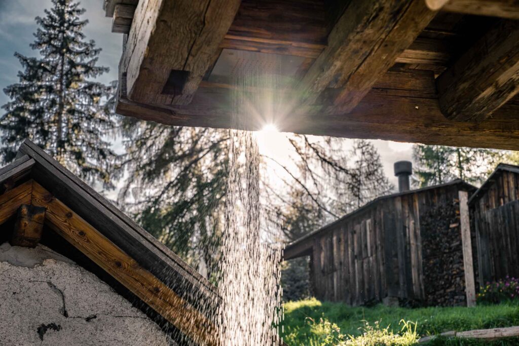 Cesa del Louf - Outdoor shower detail